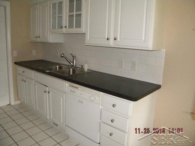 215 Stoneham Road Saginaw, MI 48638 - Photo 14 of 24 31223794-13.JPG