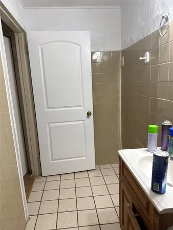 a view of utility room