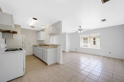 $1,450 | 308 Willowick Street, Tomball, TX 77375