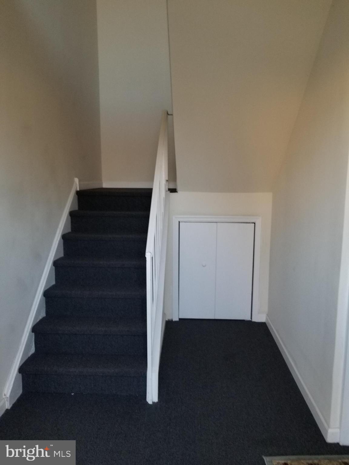 2089 Welsh Road, Unit D4 Philadelphia, PA 19115 - Photo 2 of 23 Entrance Hallway