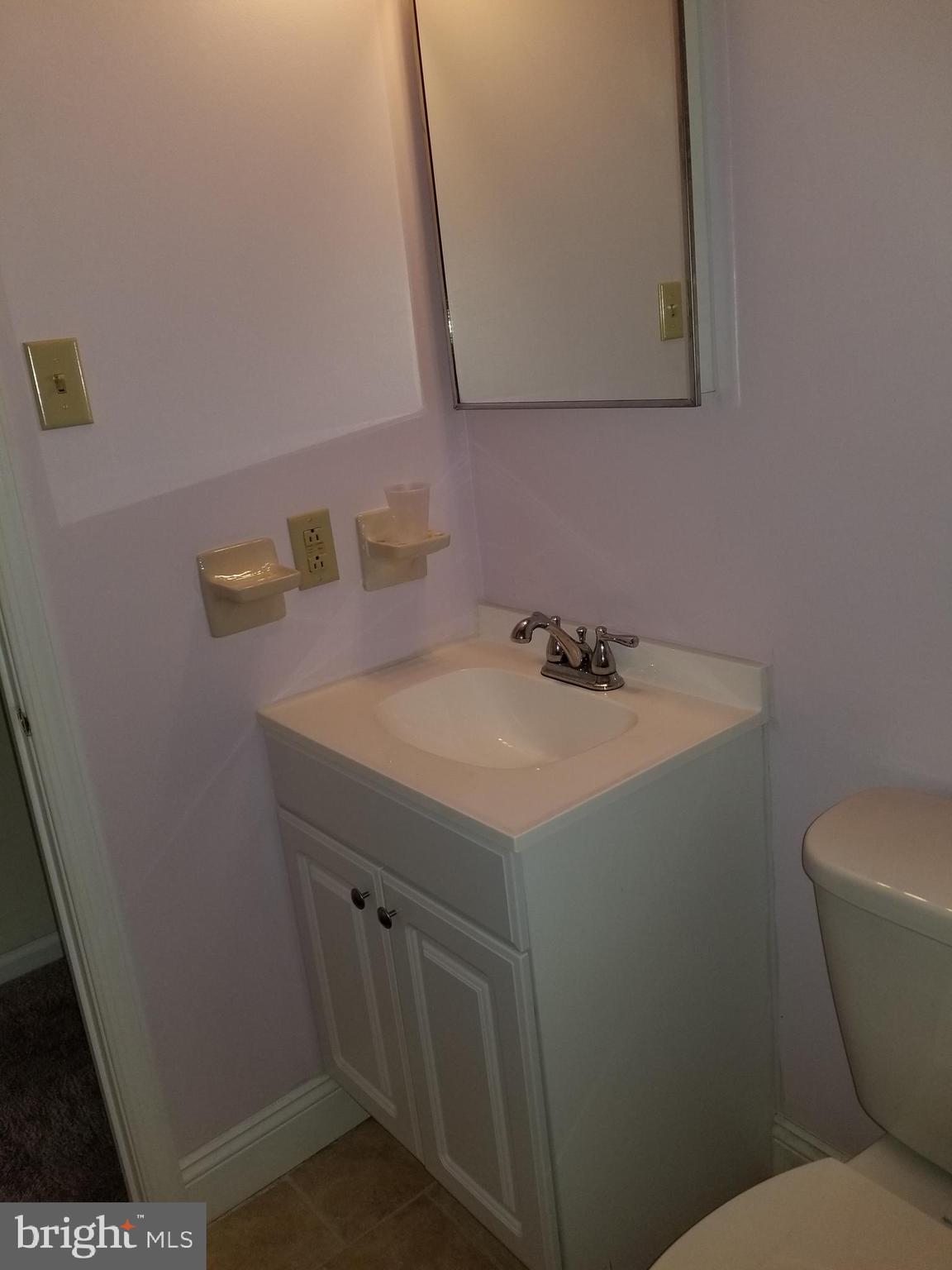 2089 Welsh Road, Unit D4 Philadelphia, PA 19115 - Photo 11 of 23 Hall Bathroom