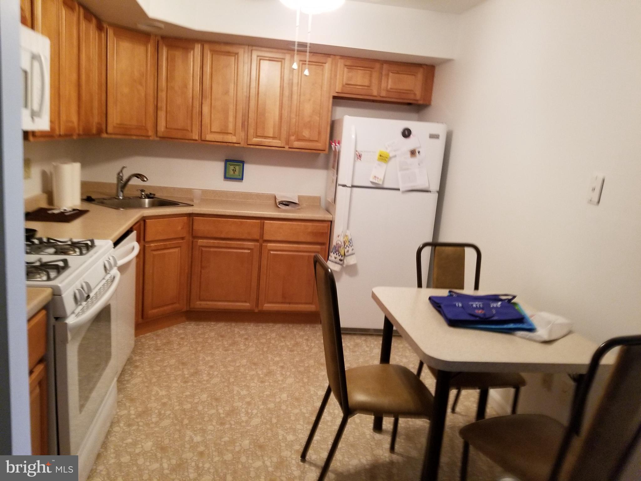 2089 Welsh Road, Unit D4 Philadelphia, PA 19115 - Photo 5 of 23 Kitchen