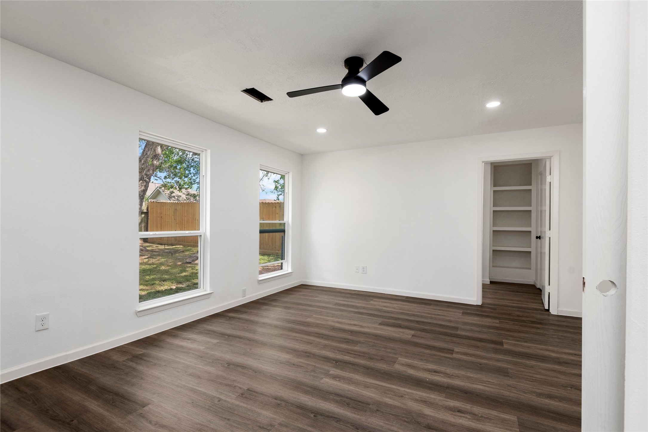 3230 Hombly Road Houston, TX 77066 - Photo 18 of 36 1st Floor Master