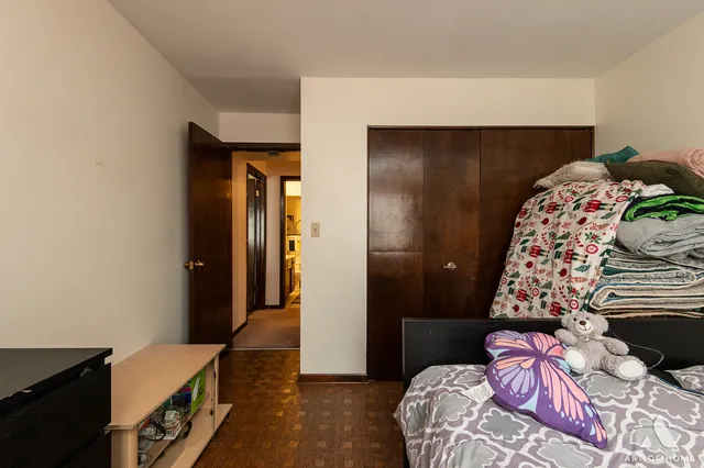 $185,000 | 6550 North California Avenue, Unit 302, Chicago, IL 60645