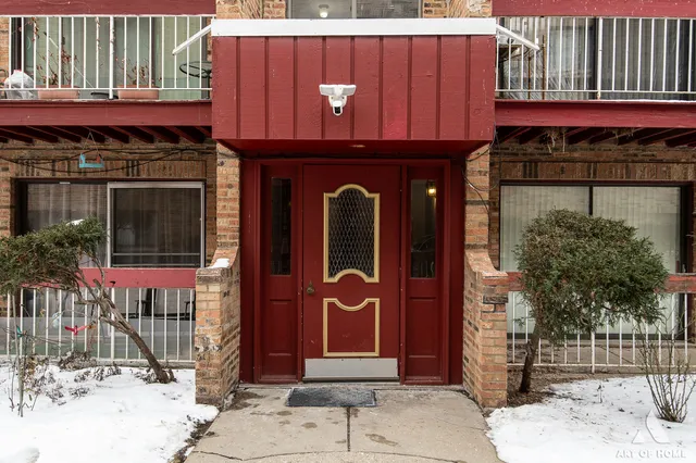 $185,000 | 6550 North California Avenue, Unit 302, Chicago, IL 60645