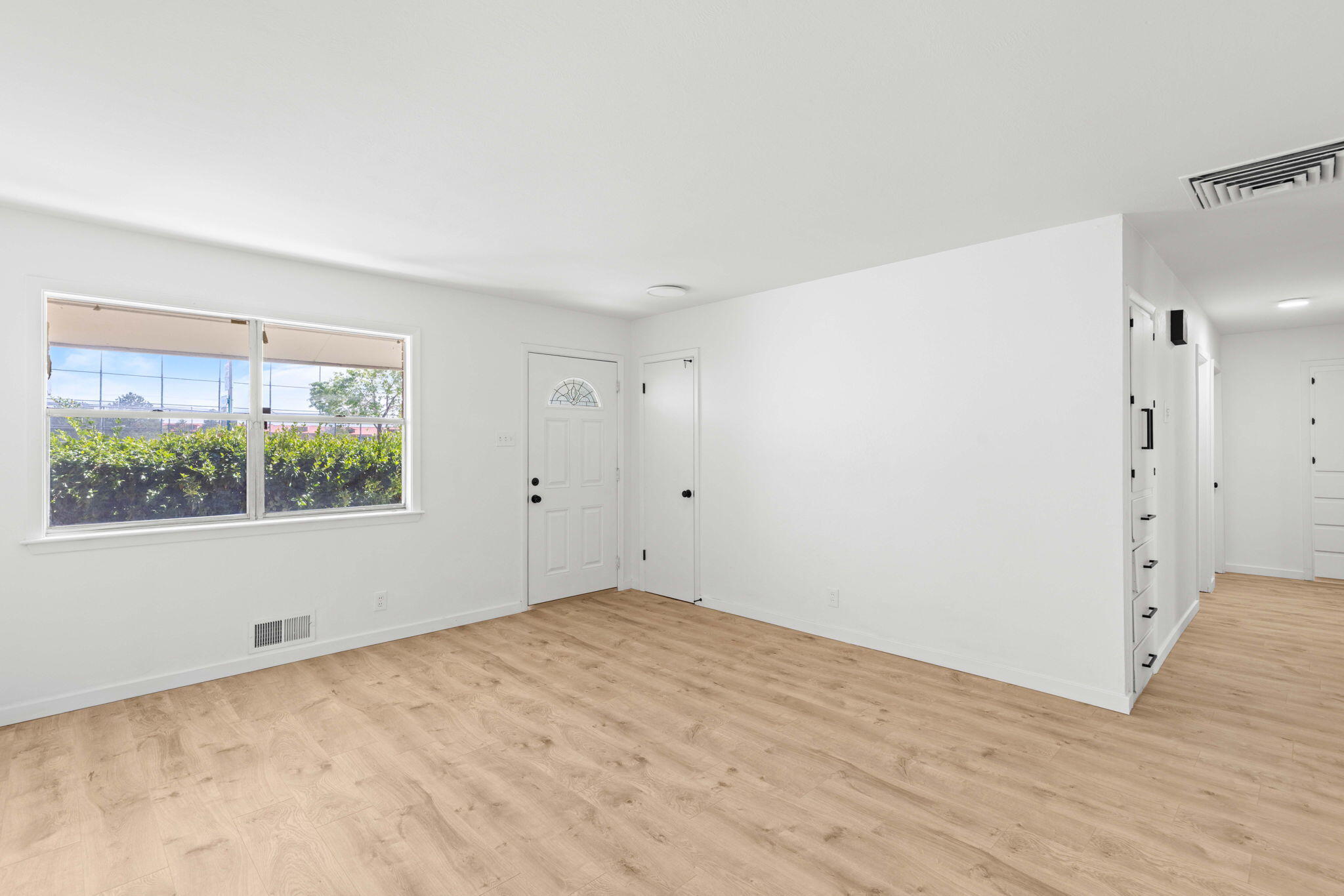4721 Comanche Road Northeast Albuquerque, NM 87110 - Photo 13 of 33 Gallery Image 13