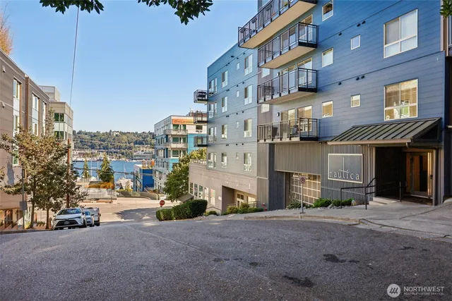 $599,000 | 1425 Dexter Avenue North, Unit 611, Seattle, WA 98109