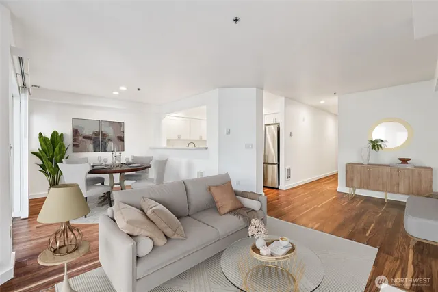 $599,000 | 1425 Dexter Avenue North, Unit 611, Seattle, WA 98109