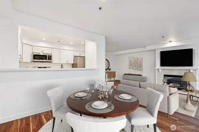 $599,000 | 1425 Dexter Avenue North, Unit 611, Seattle, WA 98109