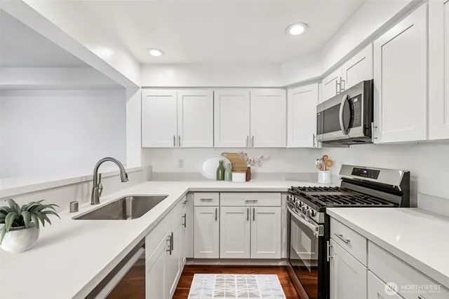 $599,000 | 1425 Dexter Avenue North, Unit 611, Seattle, WA 98109