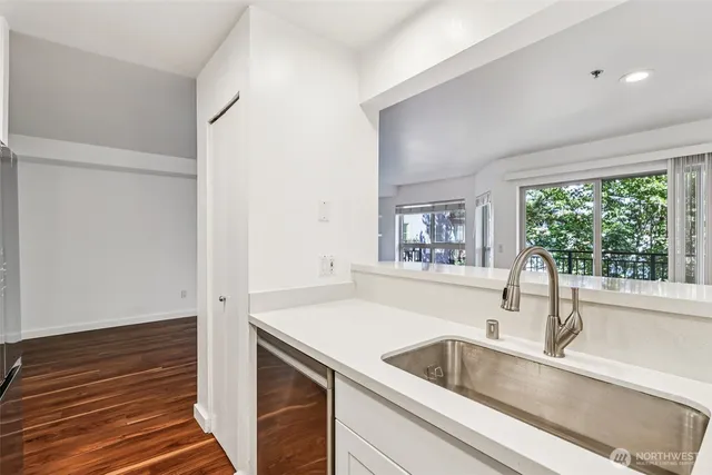 $599,000 | 1425 Dexter Avenue North, Unit 611, Seattle, WA 98109