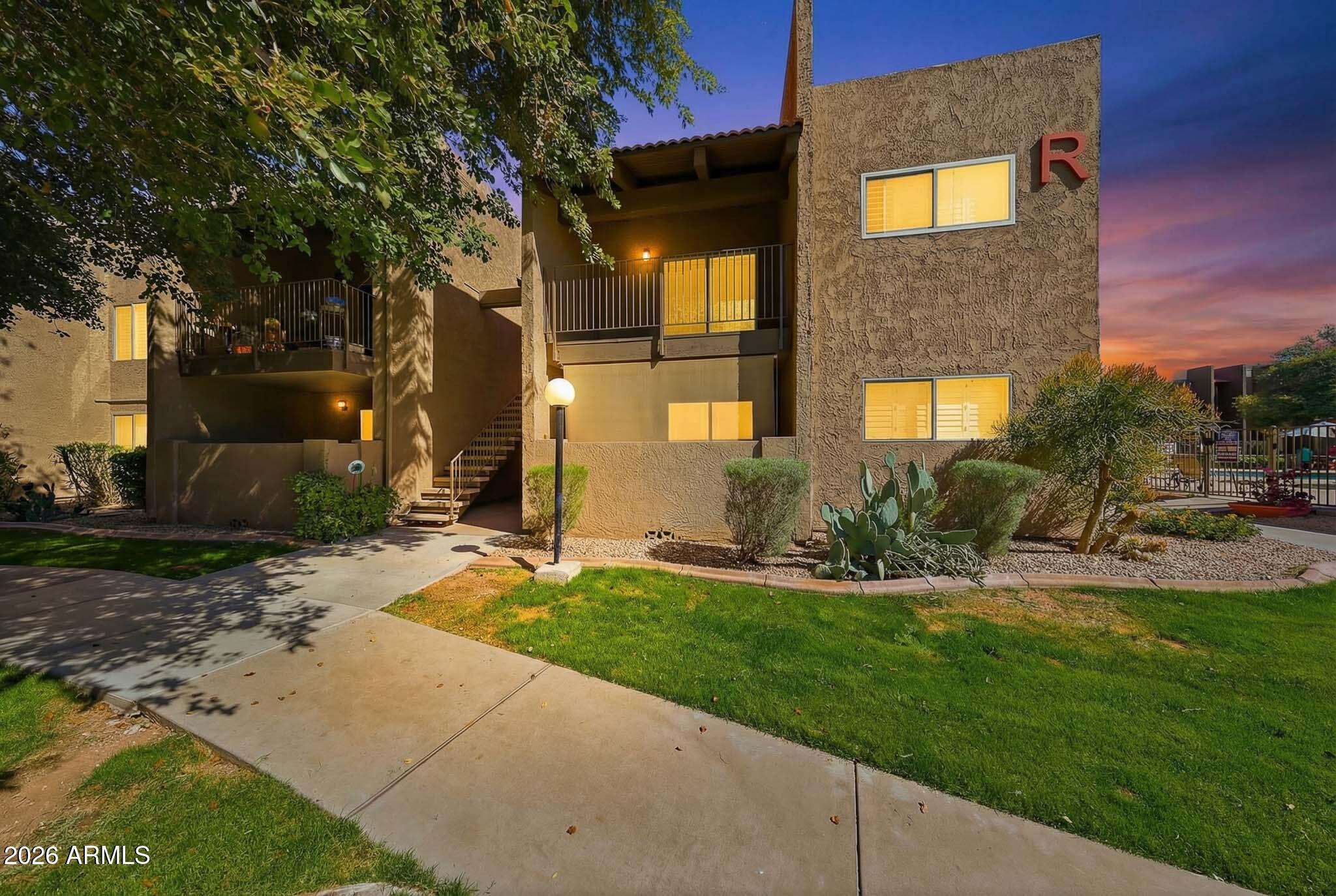 5525 East Thomas Road, Unit R 16 Phoenix, AZ 85018 - Photo 4 of 27 a front view of a house with a yard