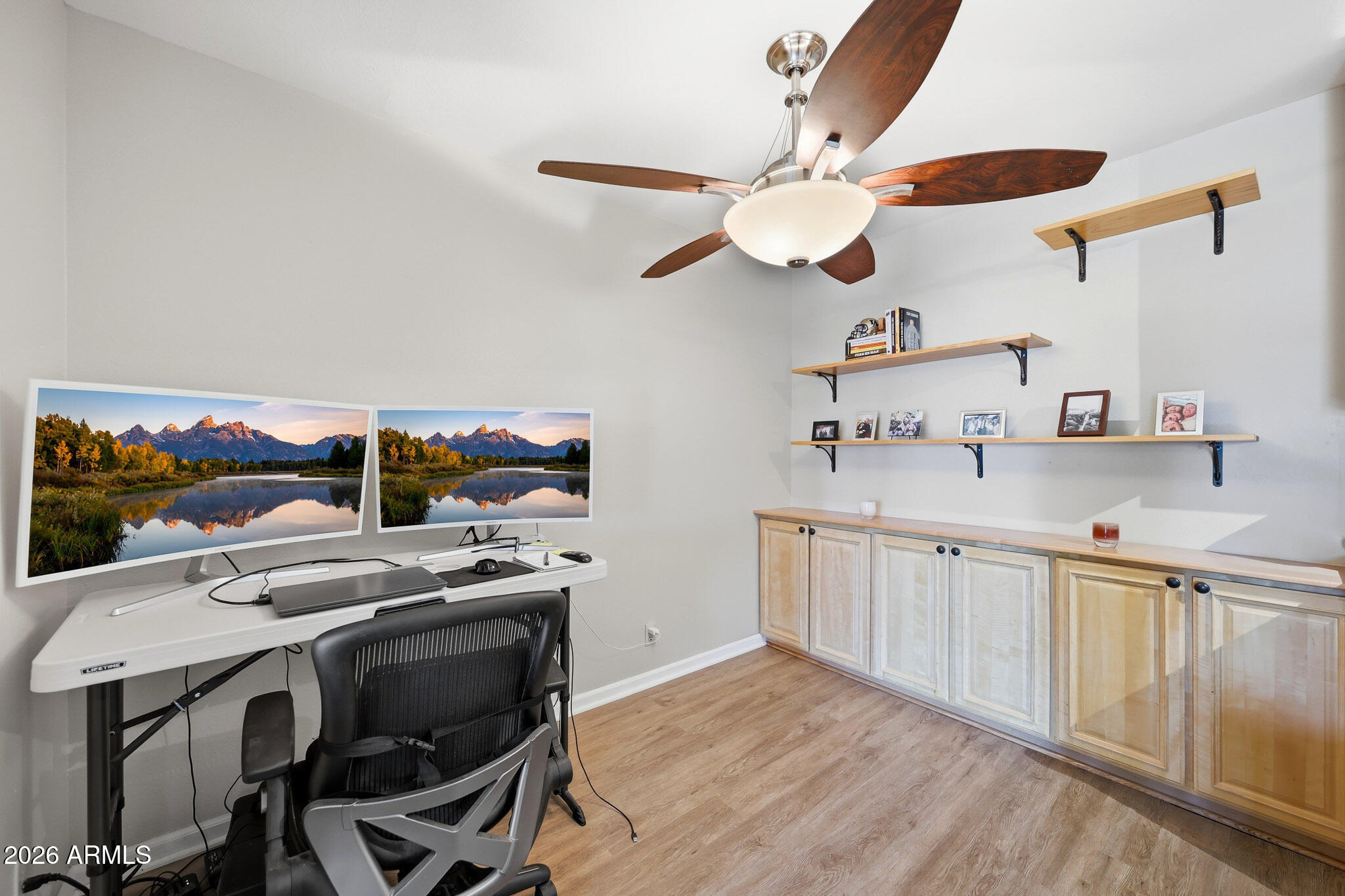 5525 East Thomas Road, Unit R 16 Phoenix, AZ 85018 - Photo 10 of 27 a kitchen with a stove a sink and a microwave