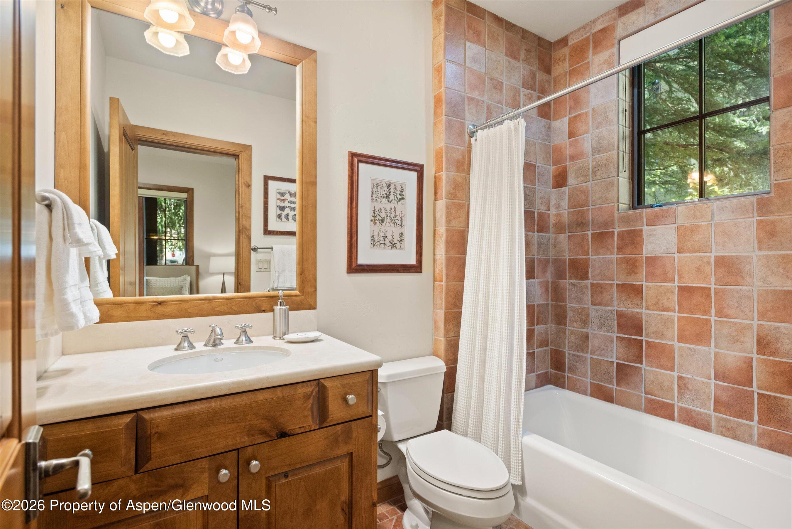 64 Prospector Road, Unit 7 Aspen, CO 81611 - Photo 36 of 49 35-64ProspectorRd_06192026_035