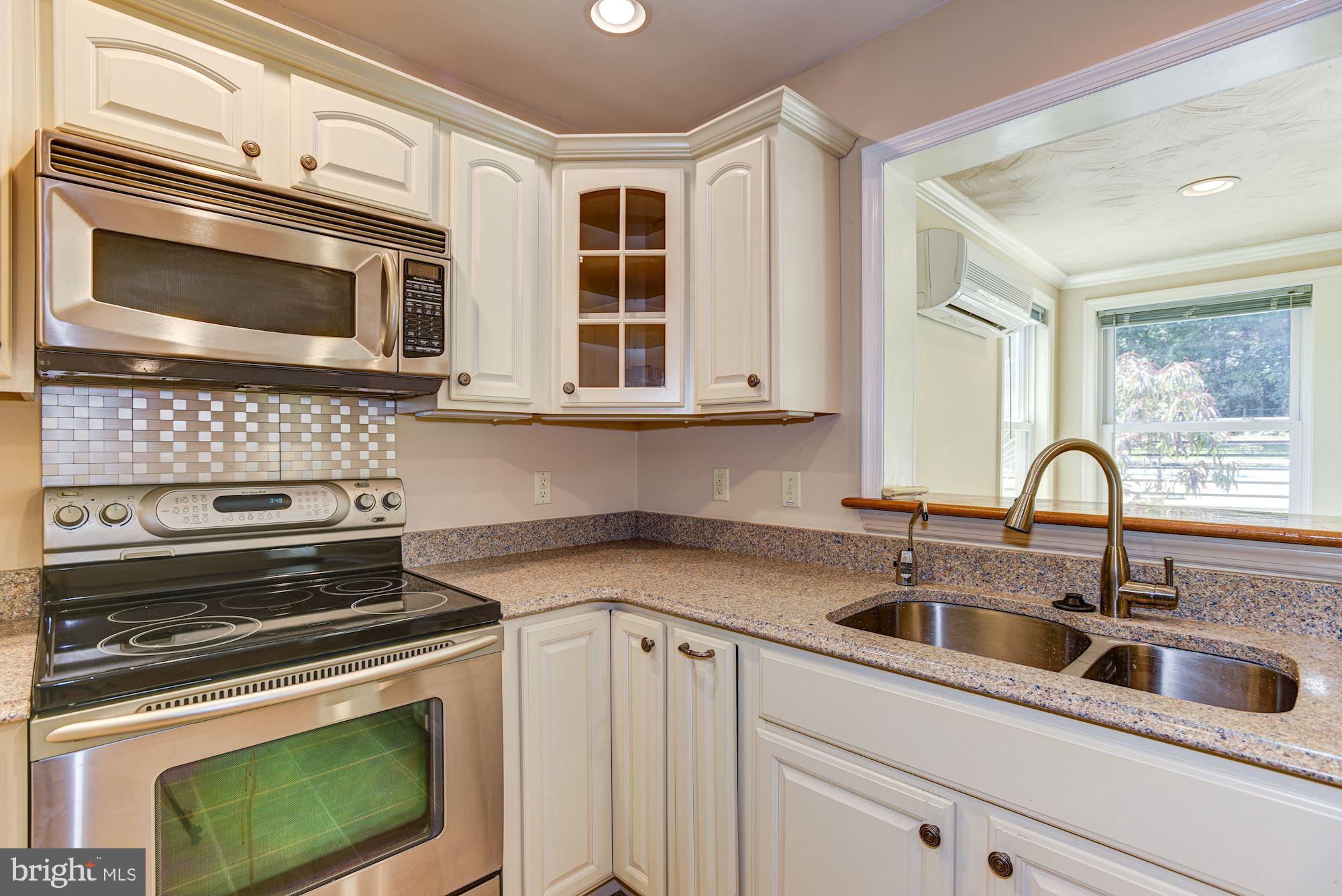 5601 Drought Spring Court Frederick, MD 21702 - Photo 17 of 43 Eat-In Kitchen