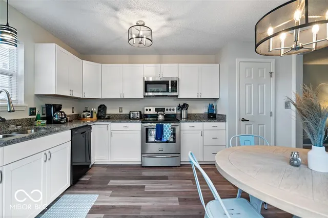 $3,250 | 404 East Pine Ridge Drive, Westfield, IN 46074