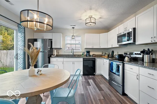 $3,250 | 404 East Pine Ridge Drive, Westfield, IN 46074