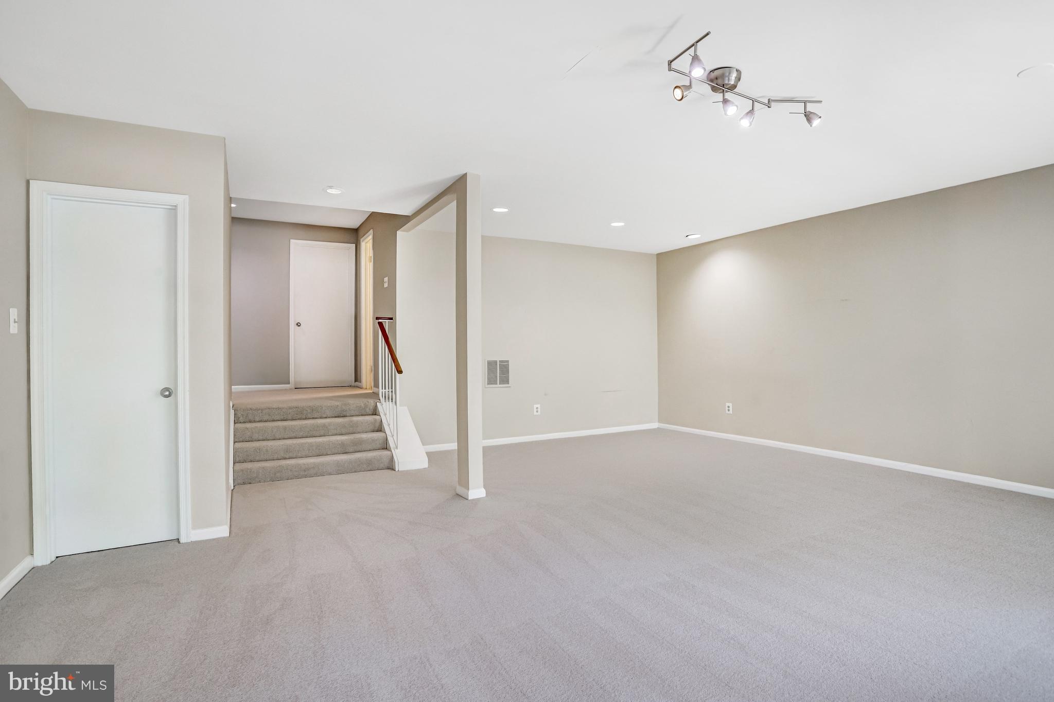 1953 Lakeport Way Reston, VA 20191 - Photo 43 of 59 Gallery Image 43