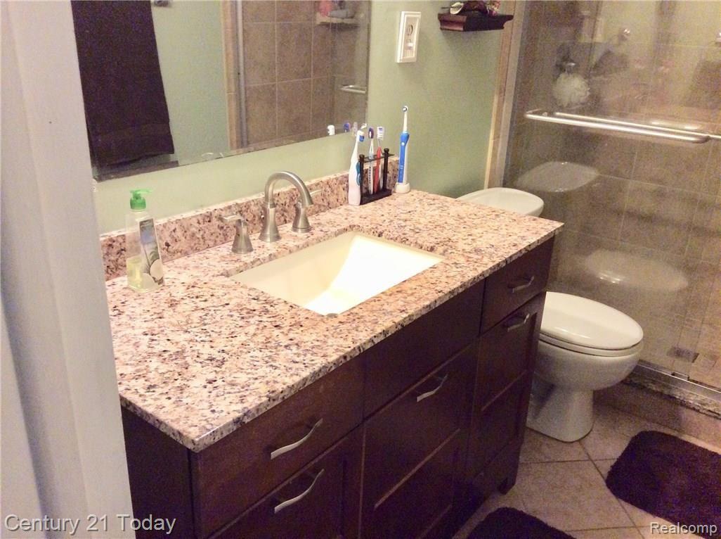 10381 Wayne Road Livonia, MI 48150 - Photo 24 of 54 IMG_5458.jpg
