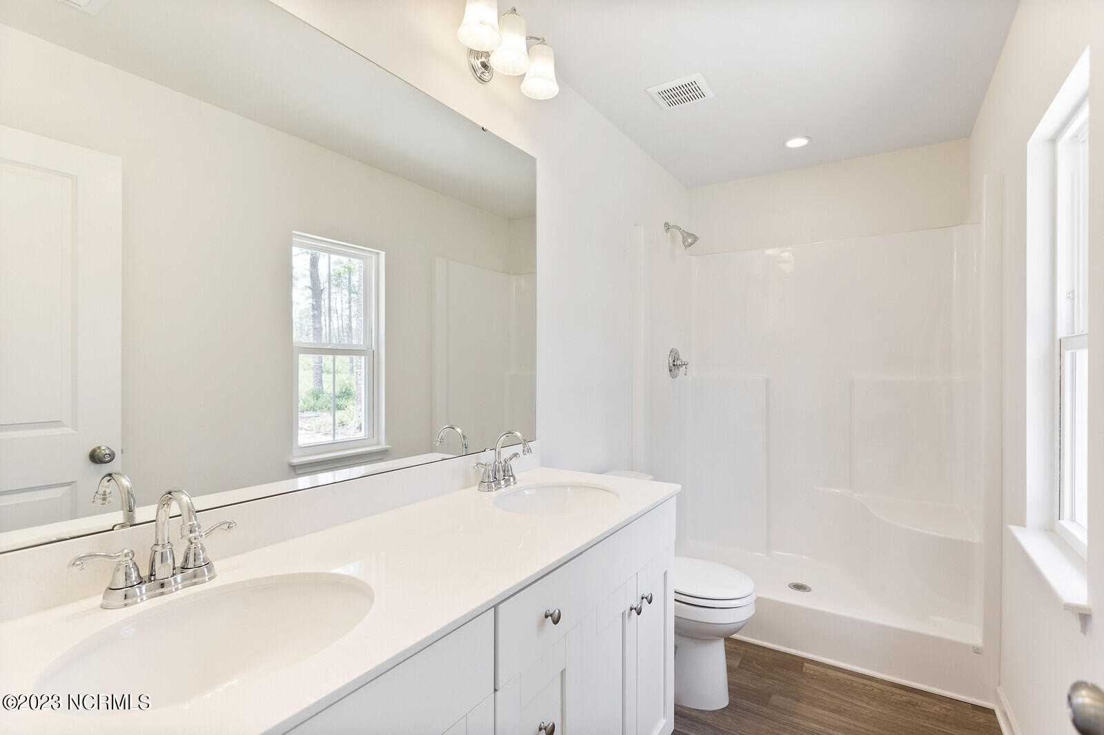 941 Westway Road Southport, NC 28461 - Photo 8 of 10 Sage - Craftsman Vinyl - 941 Pine Needle