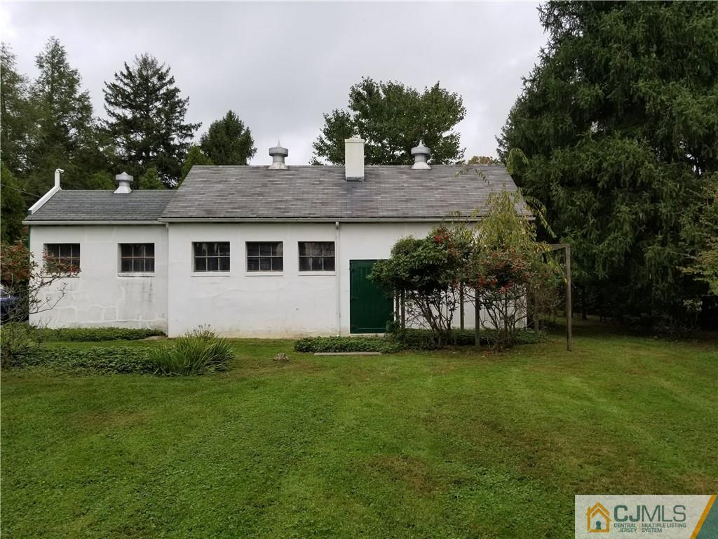 963 Ridge Road Princeton, NJ 08540 - Photo 16 of 25 a backyard of a house with table and chairs