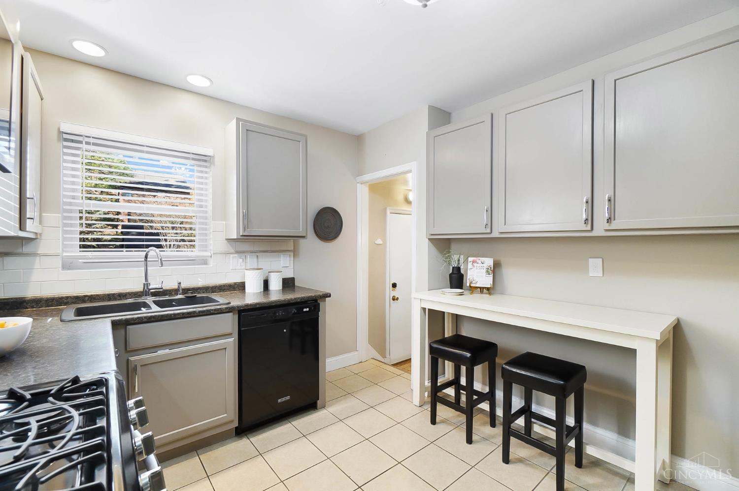 6501 Ridge Avenue Cincinnati, OH 45213 - Photo 11 of 32 Gallery Image 11