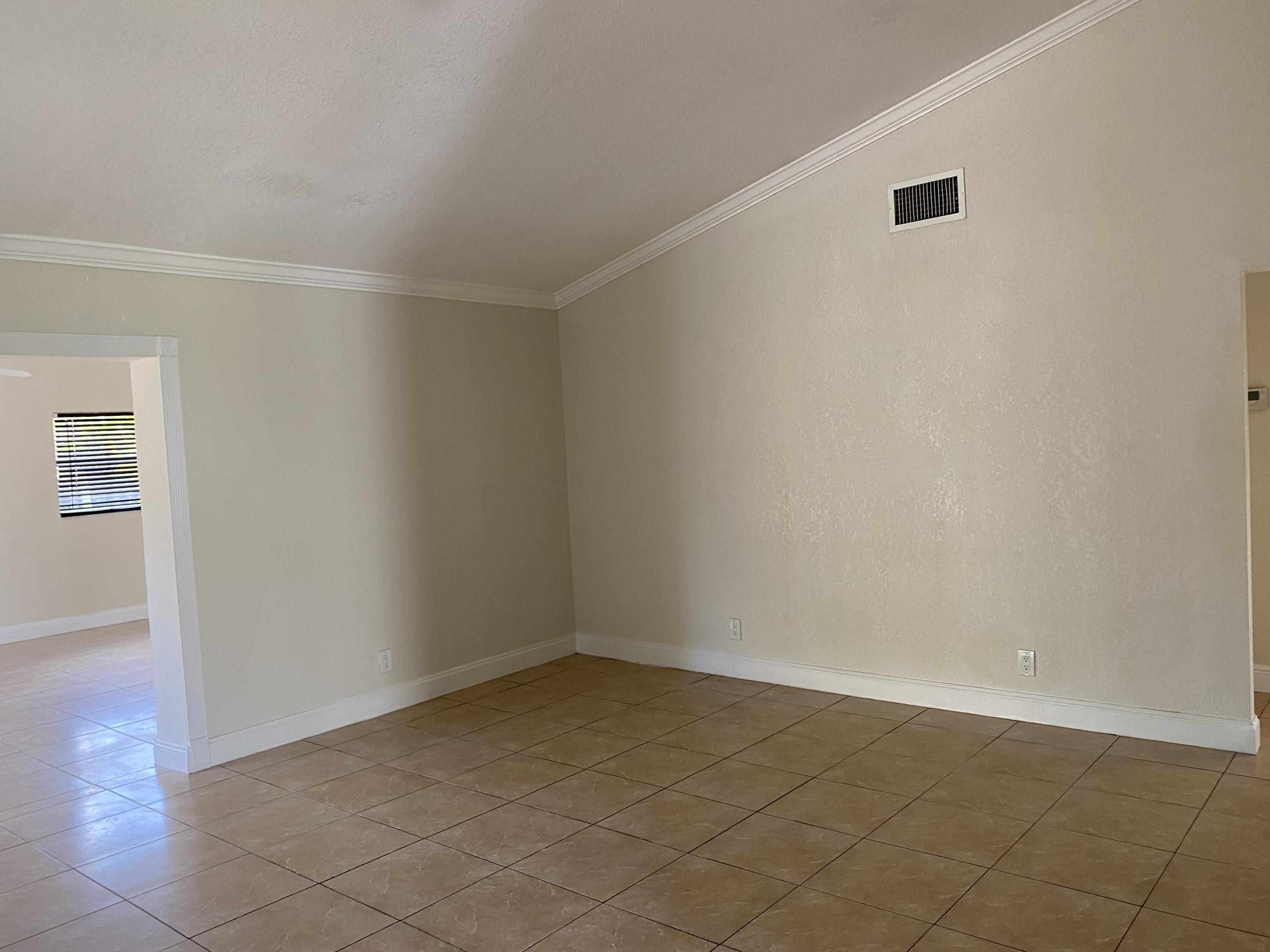 9219 Southampton Place Boca Raton, FL 33434 - Photo 3 of 23 Living/Family room