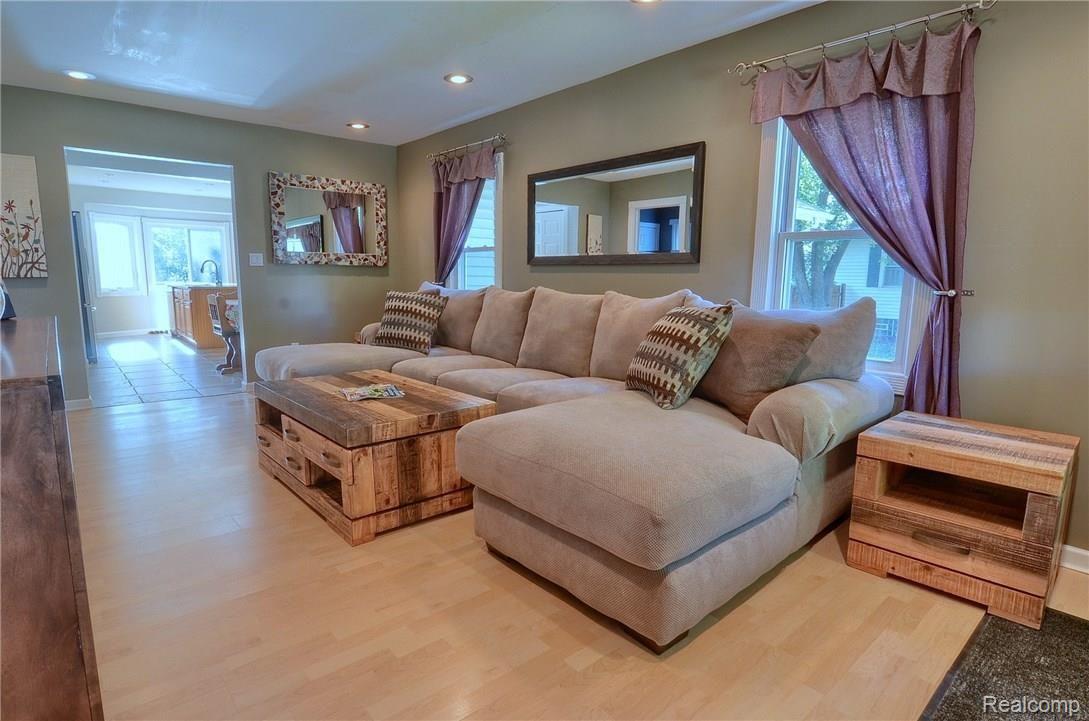 3364 Frembes Road Waterford, MI 48329 - Photo 3 of 25 Living_Room_2nd_View.jpg