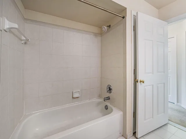 $1,900 | 1112 Addington Lane, Ann Arbor, MI 48108