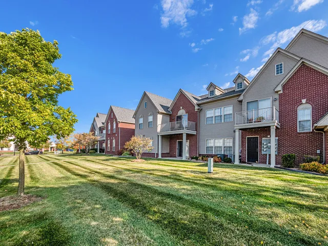 $1,900 | 1112 Addington Lane, Ann Arbor, MI 48108