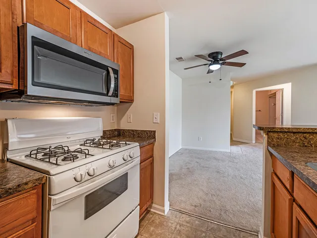 $1,900 | 1112 Addington Lane, Ann Arbor, MI 48108