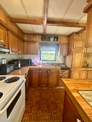 $225,000 | 158 Common Road, Dixfield, ME 04224