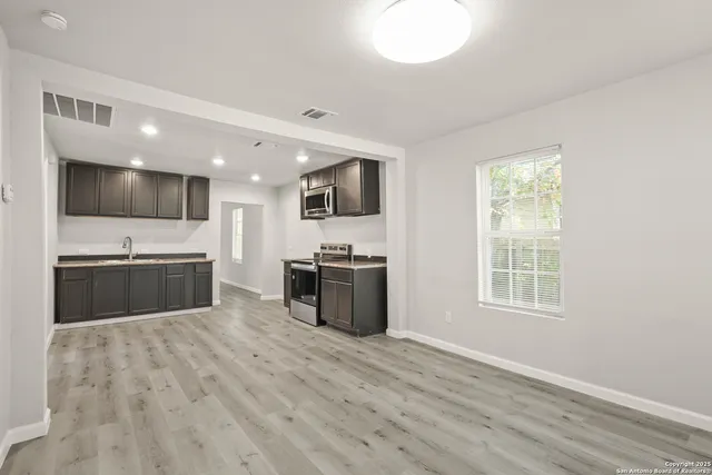 $1,375 | 2202 Perez Street, San Antonio, TX 78207