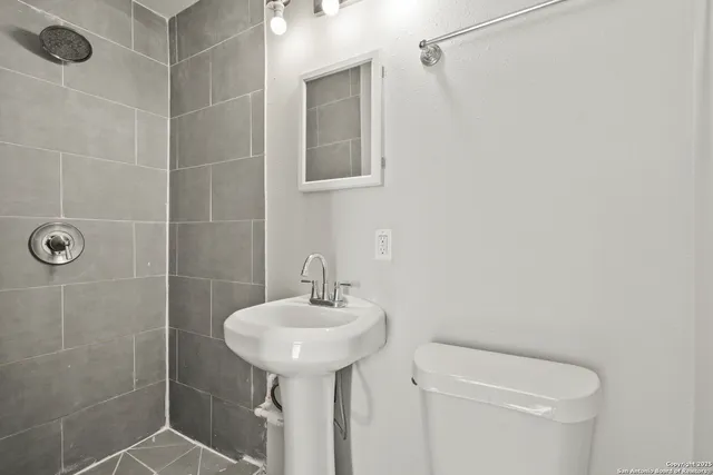 $1,375 | 2202 Perez Street, San Antonio, TX 78207