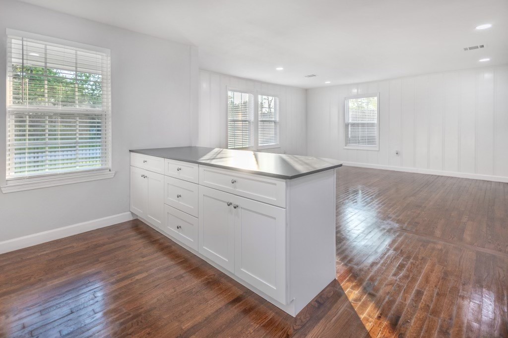 3234 Berry Street Houston, TX 77004 - Photo 16 of 34 an empty room with wooden floor and windows