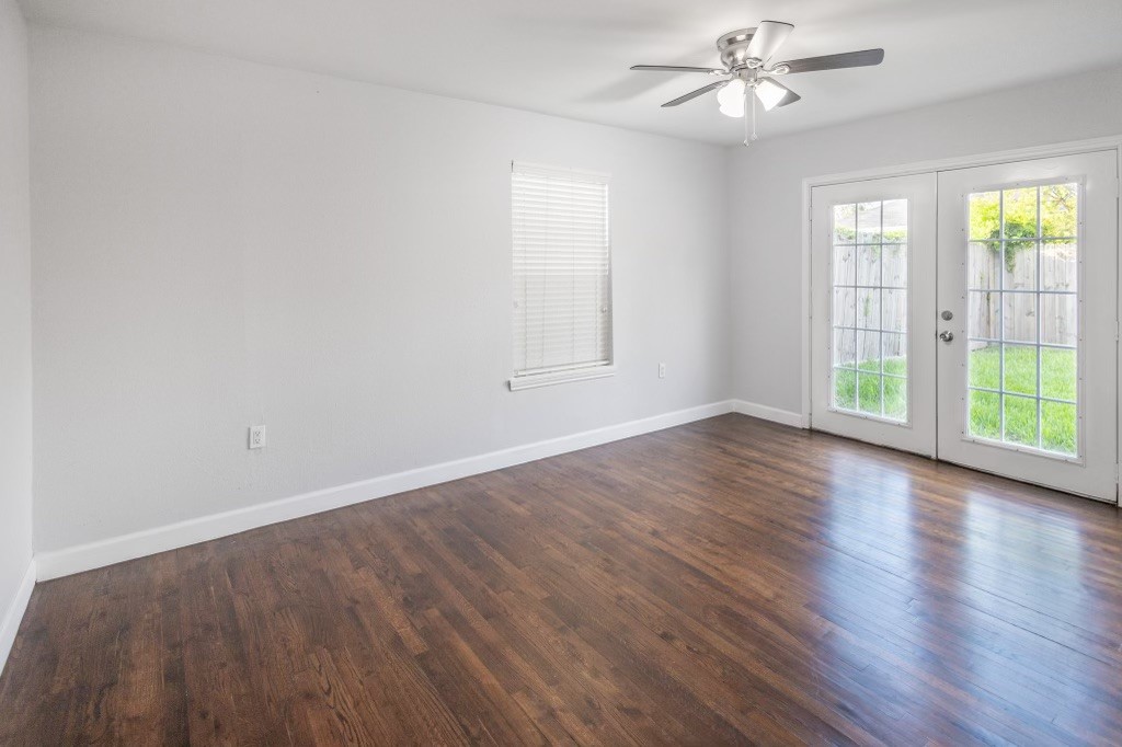 3234 Berry Street Houston, TX 77004 - Photo 20 of 34 an empty room with wooden floor fan and windows
