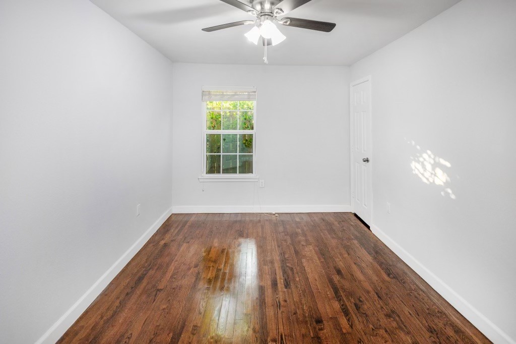 3234 Berry Street Houston, TX 77004 - Photo 25 of 34 an empty room with wooden floor and windows