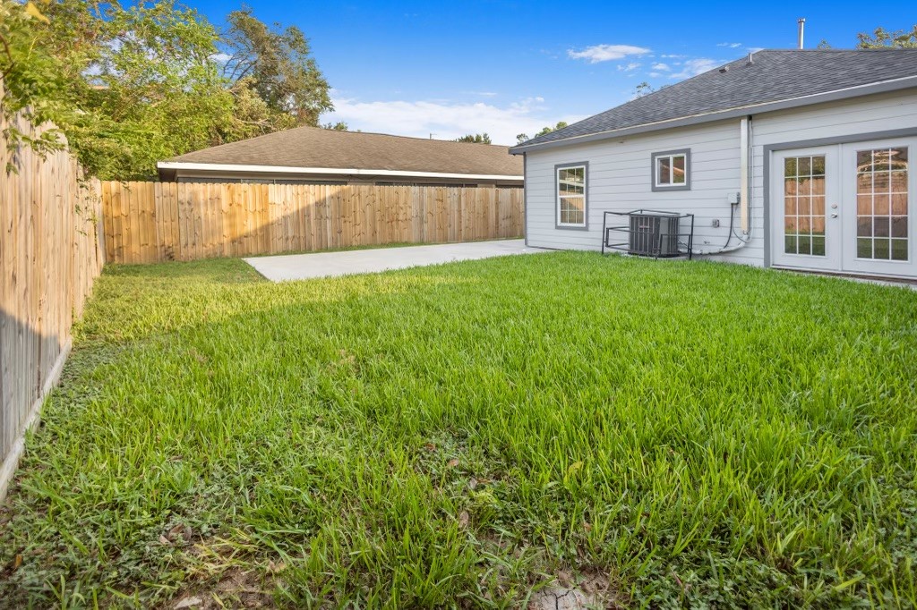 3234 Berry Street Houston, TX 77004 - Photo 31 of 34 a view of a house with a yard and fence