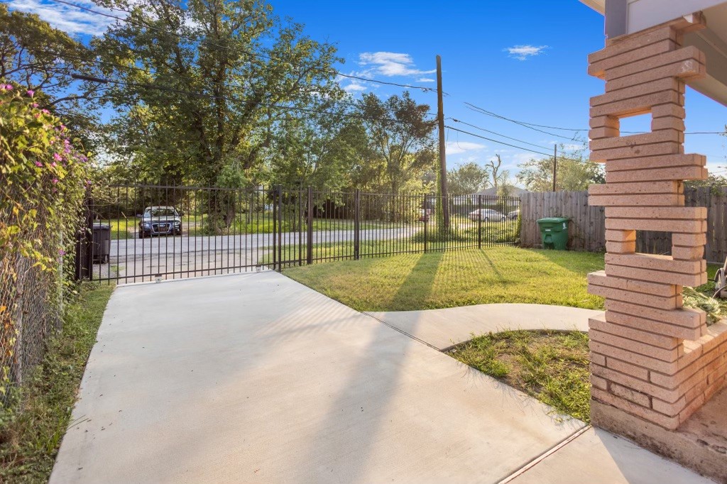 3234 Berry Street Houston, TX 77004 - Photo 6 of 34 a view of a backyard