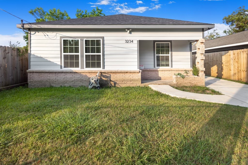 3234 Berry Street Houston, TX 77004 - Photo 8 of 34 a house view with a garden space
