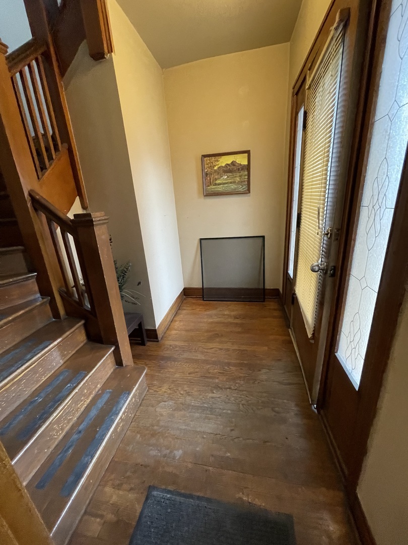 4754 South Springfield Avenue Chicago, IL 60632 - Photo 2 of 12 a view of an entryway