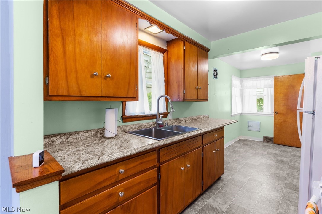 11803 West Pleasant Valley Road Cleveland, OH 44130 - Photo 9 of 26 Gallery Image 9