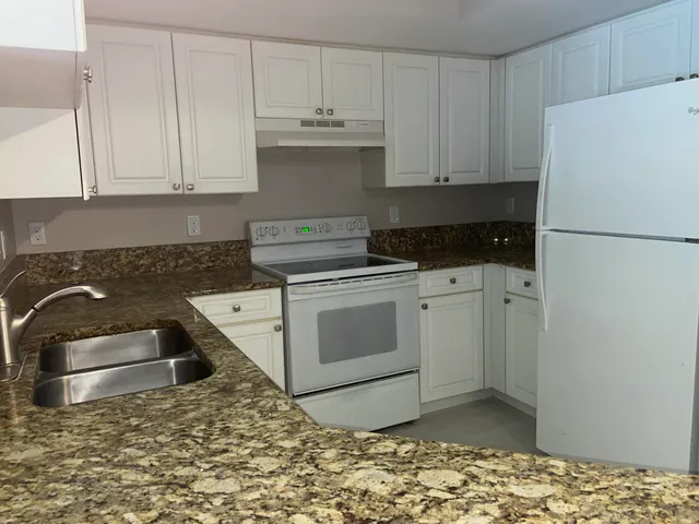 $2,300 | 1600 Crestwood Court South, Unit 1603, Royal Palm Beach, FL 33411