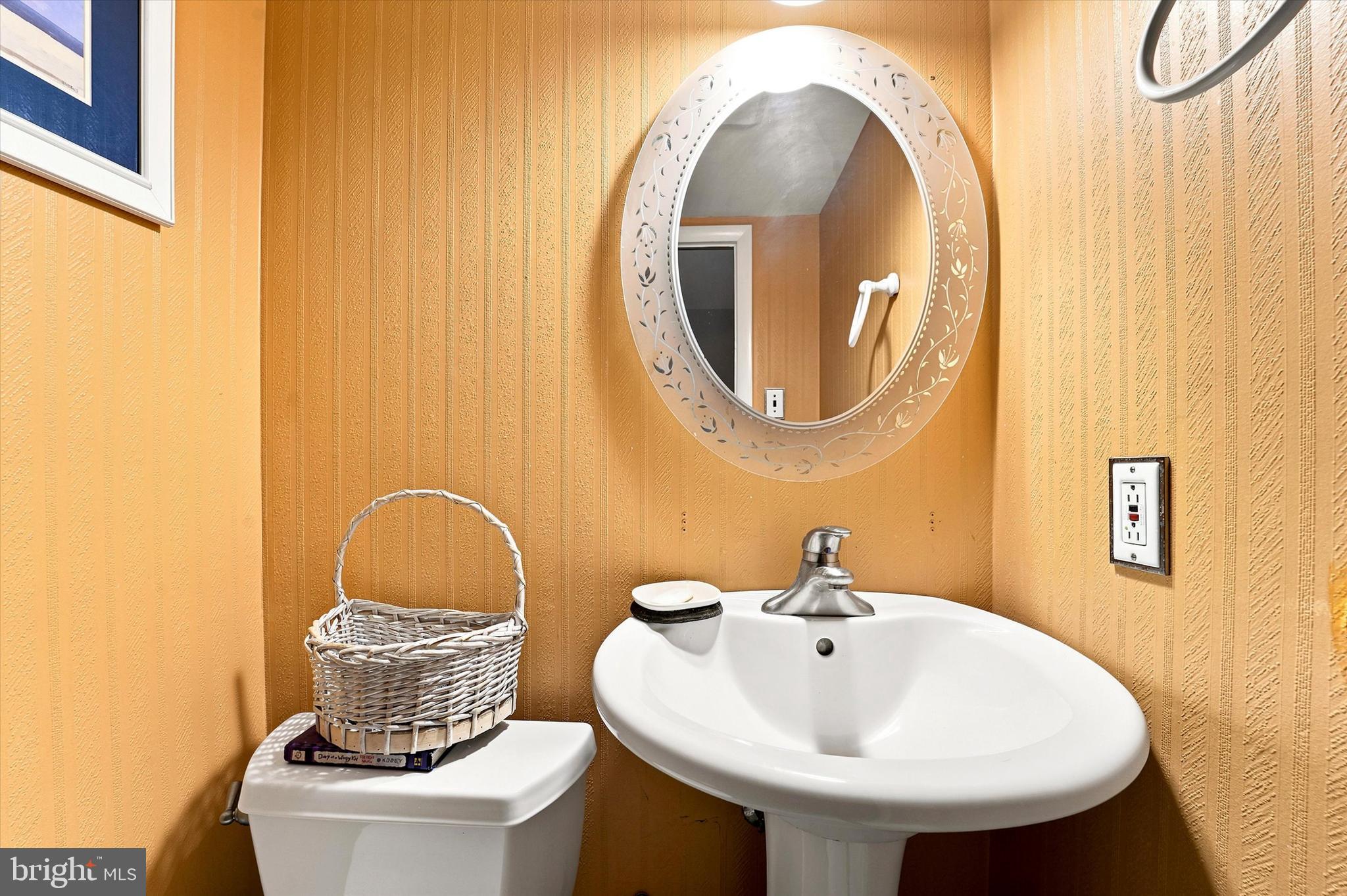 190 Twining Ford Road Richboro, PA 18954 - Photo 14 of 39 1st floor half bath