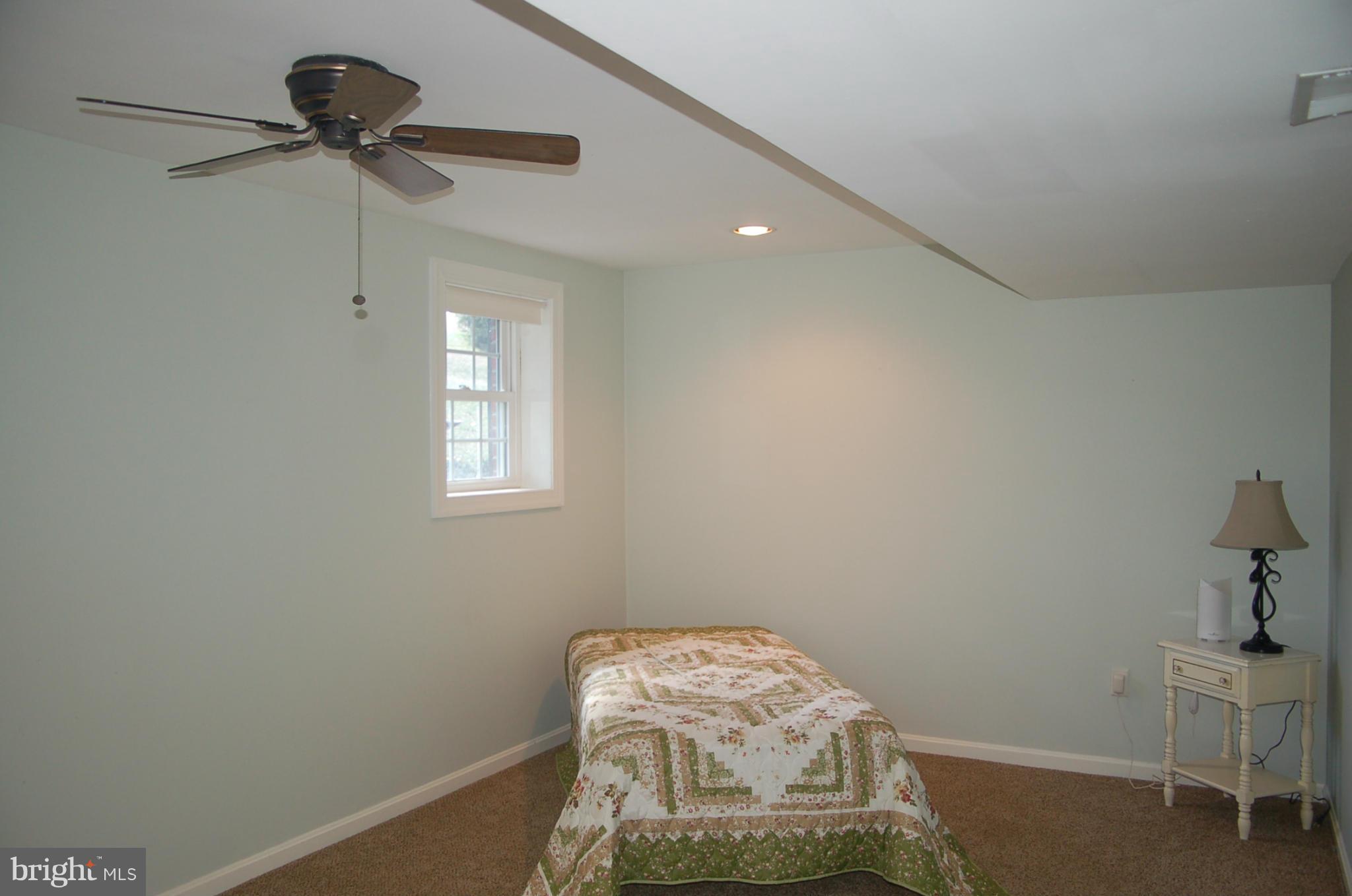 2684 Mt Ventus Road Manchester, MD 21102 - Photo 13 of 23 a room with a table and chair