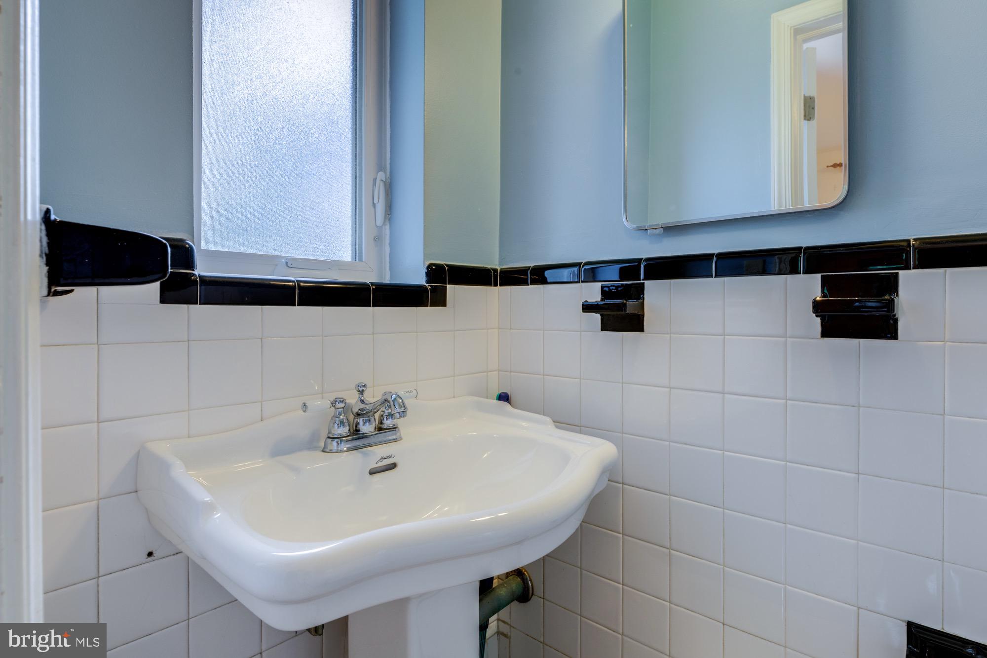 1947 South Arlington Ridge Road Arlington, VA 22202 - Photo 17 of 27