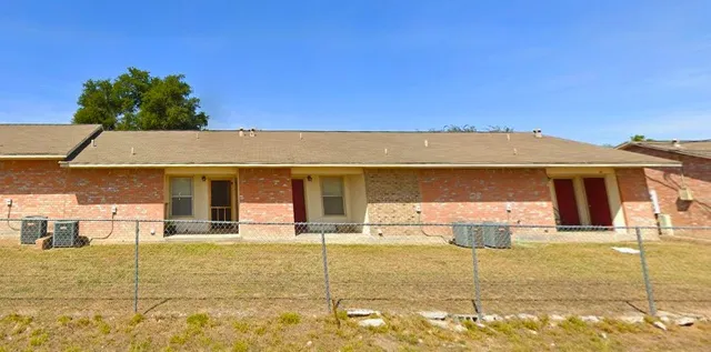 $555 | 2300 Alamo Street, Zapata, TX 78076