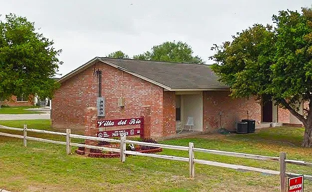 $555 | 2300 Alamo Street, Zapata, TX 78076