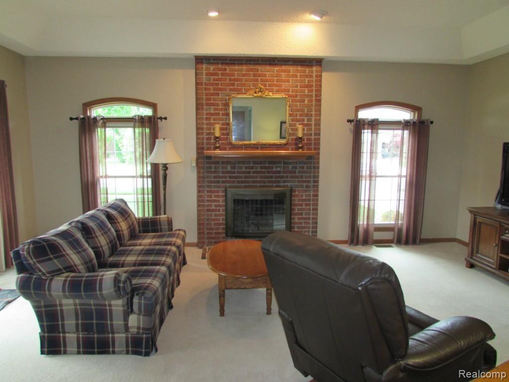 44746 Glengarry Road Canton, MI 48188 - Photo 21 of 38 Family room 7.jpg