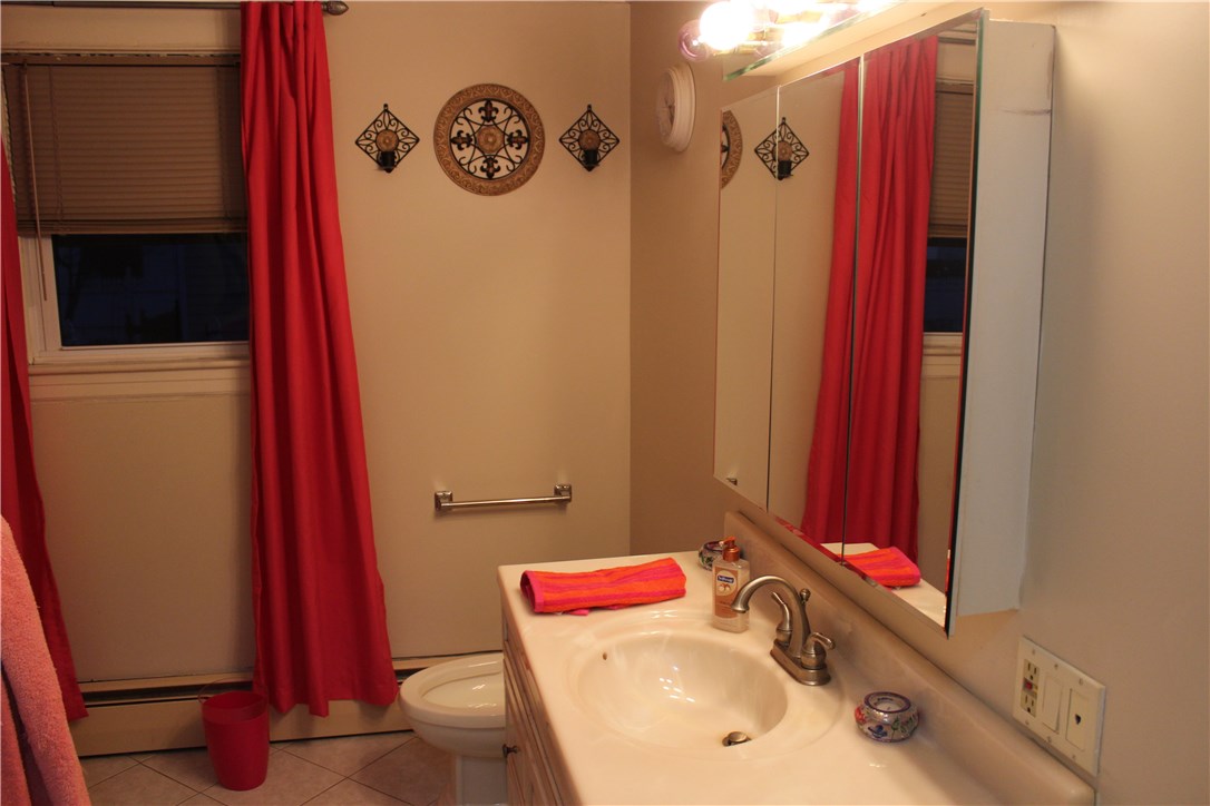 31 Ausdale Road Cranston, RI 02910 - Photo 18 of 34 MASTER BATHROOM